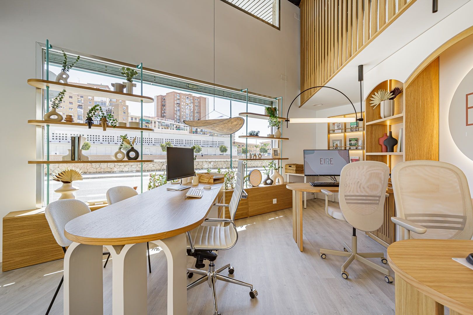 Estudio EIRE Interiors. ¡Más EIRE imposible! En el estudio hemos diseñado nuestra oficina para plasmar magia EIRE en cada rincón.