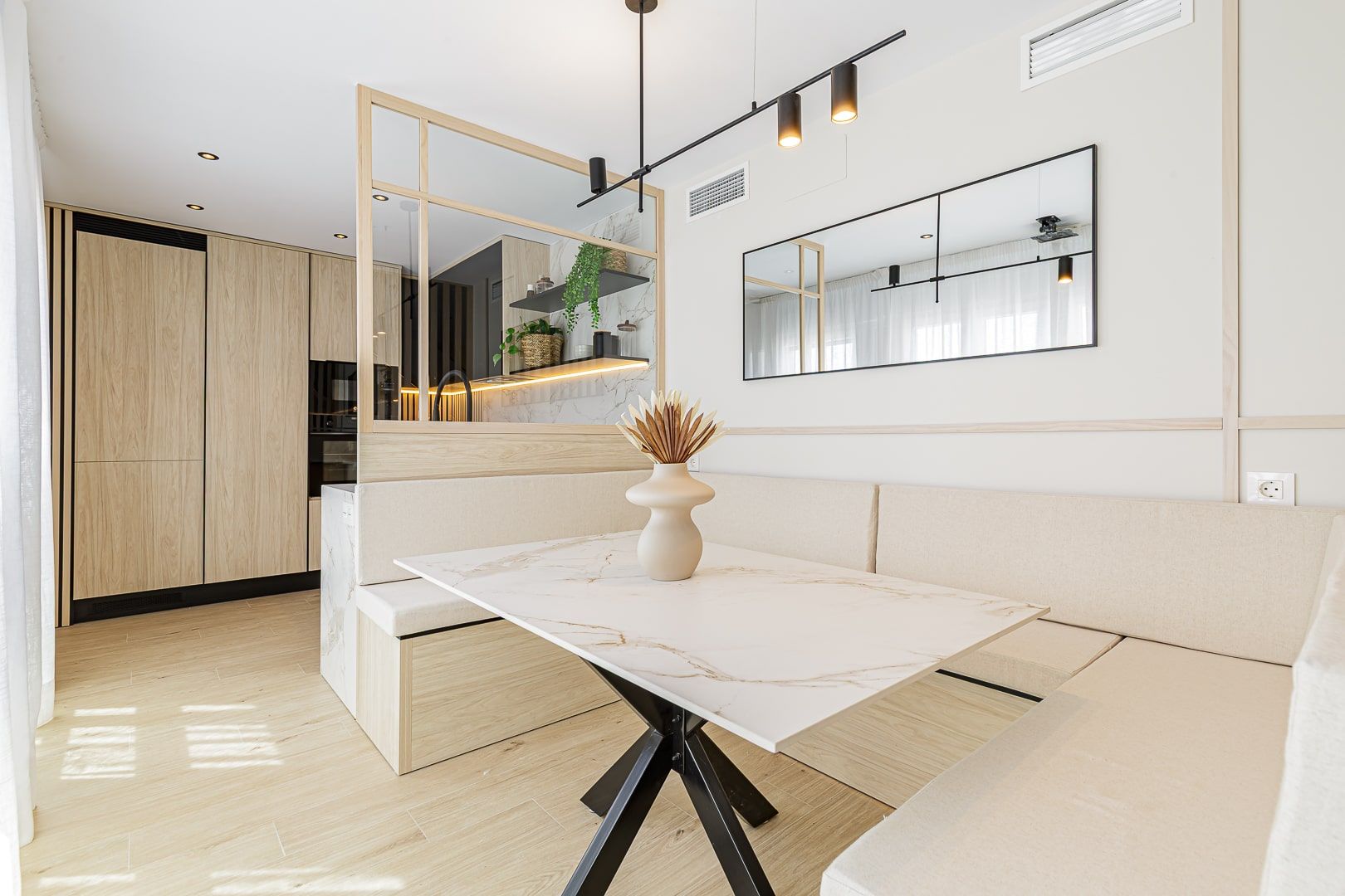 www.eireinteriors.com